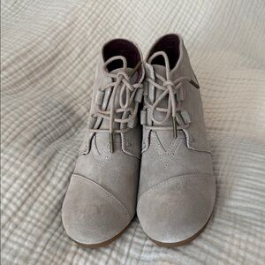 Brand New Toms Women's Suede Wedge Boots